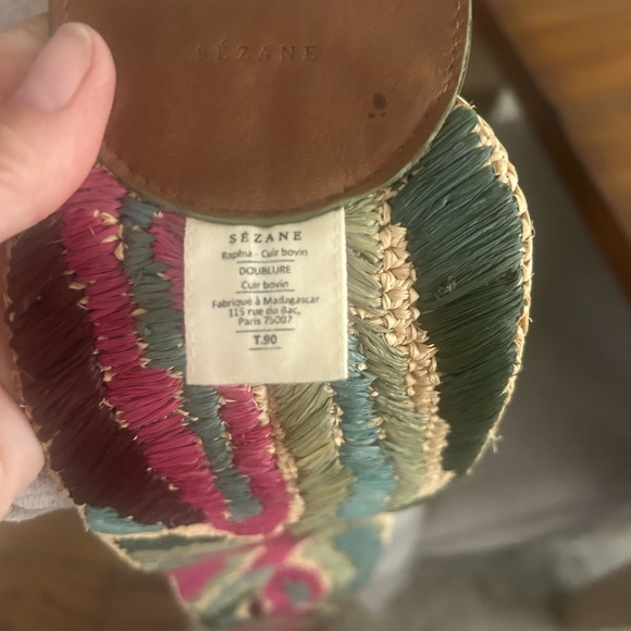 Sezàne wide belt. Green suede with brass buckle. Multicolored woven. Medium. - Picture 3 of 4